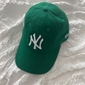 NewEra MoMA NY Yankees Adjustable Baseball Cap in Green